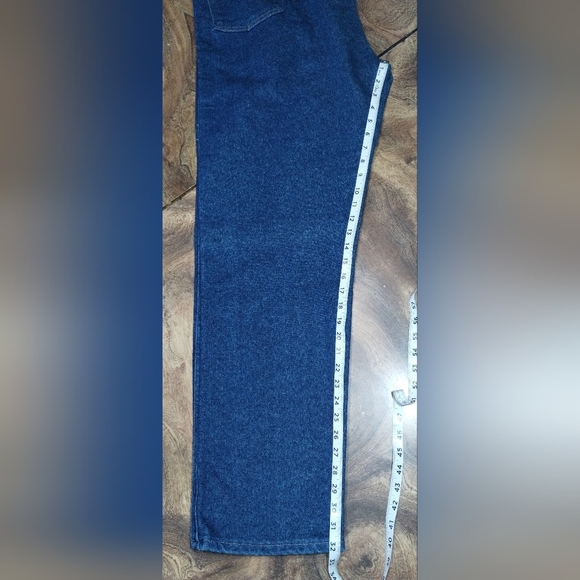 Wrangler Men's Deep Blue Relaxed Jeans - Picture 4 of 10